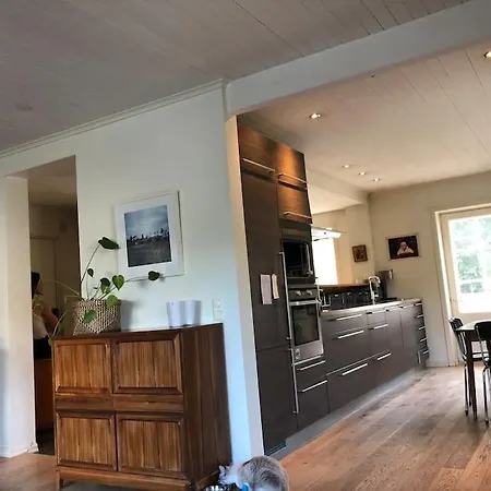 Lys Leilighet Med 3 Soverom Sentralt I Oslo, Hage Oslo